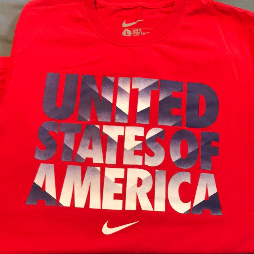 Nike slim fit graphic tee mens Large red